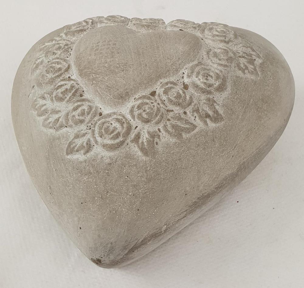 Cement Heart Flower Design 11 x 10.5 x H5cm Min 4 - Jalan Imports
